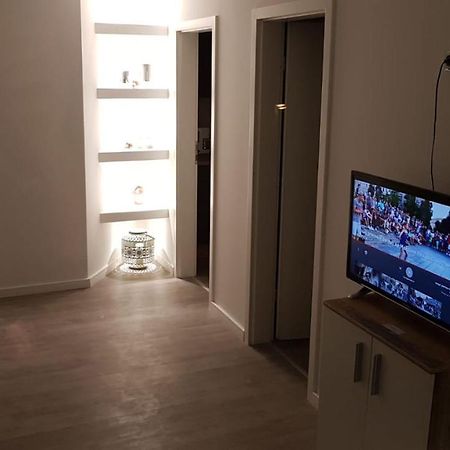 Ferienwohnung Mit Jacuzzi Naehe Flughafen Koeln Bonn Troisdorf Exteriör bild