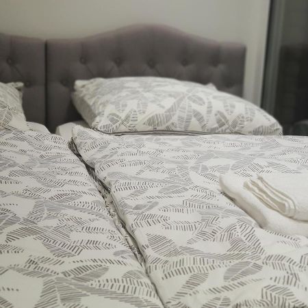 Ferienwohnung Mit Jacuzzi Naehe Flughafen Koeln Bonn Troisdorf Exteriör bild