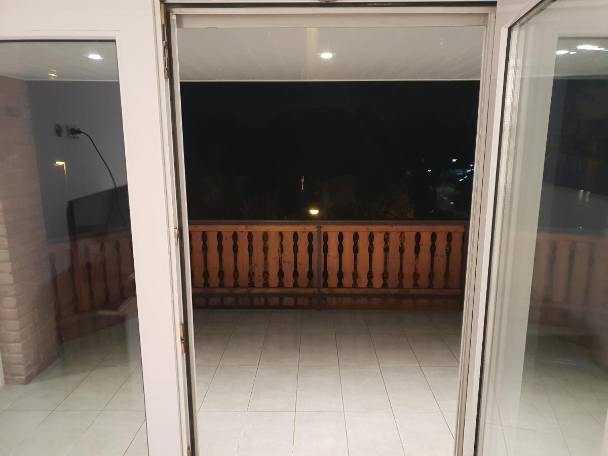 Ferienwohnung Mit Jacuzzi Naehe Flughafen Koeln Bonn Troisdorf Exteriör bild