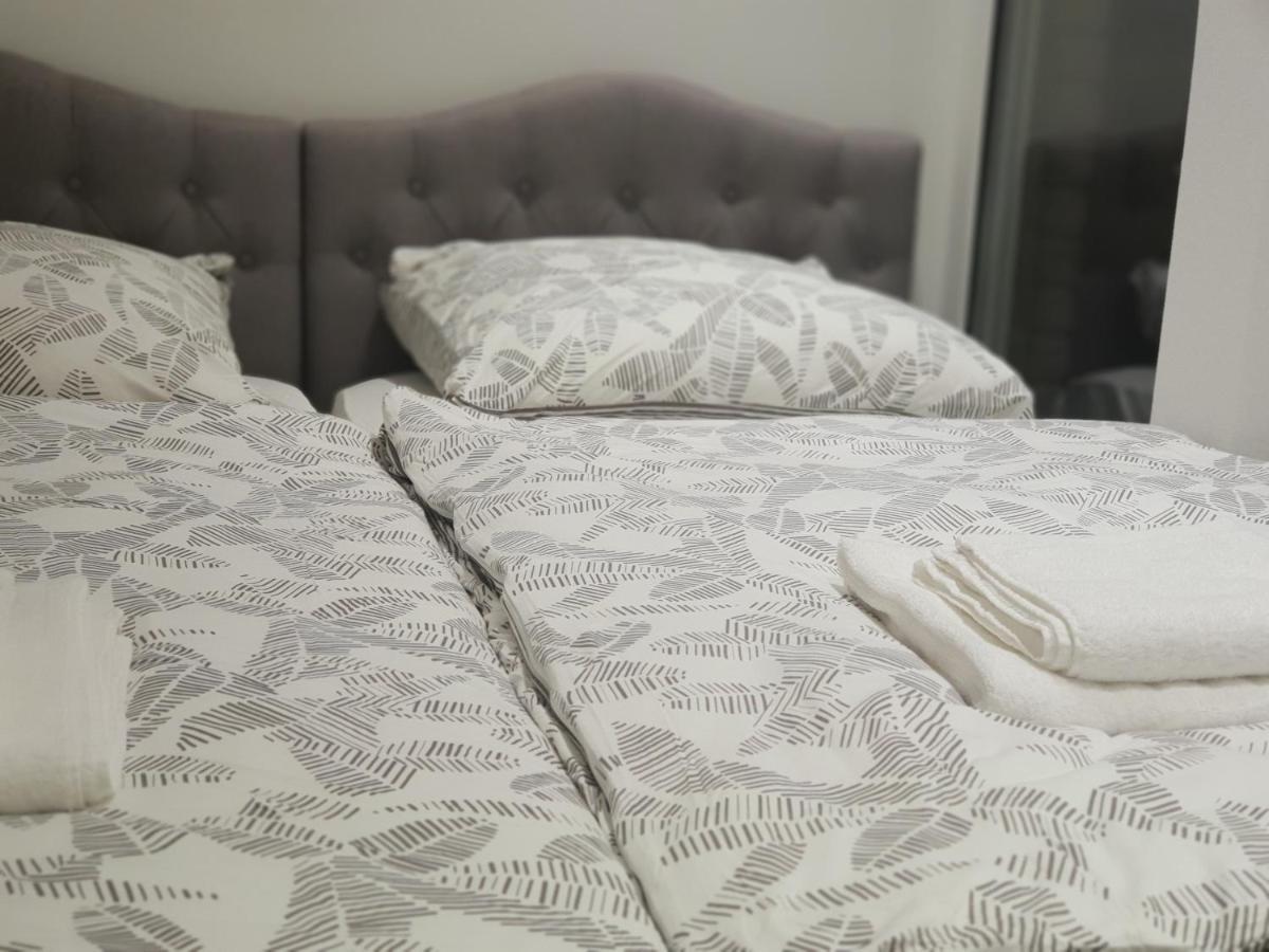 Ferienwohnung Mit Jacuzzi Naehe Flughafen Koeln Bonn Troisdorf Exteriör bild