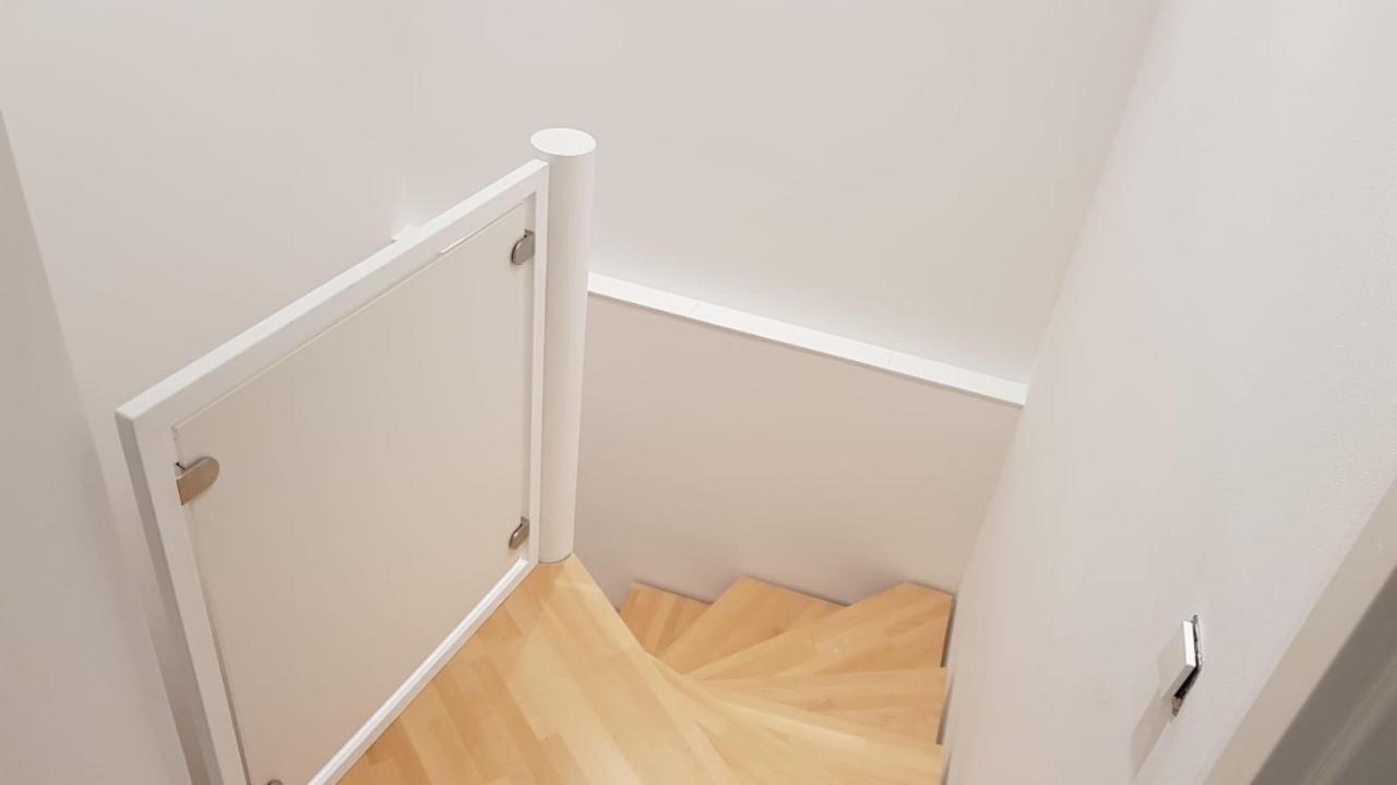 Ferienwohnung Mit Jacuzzi Naehe Flughafen Koeln Bonn Troisdorf Exteriör bild