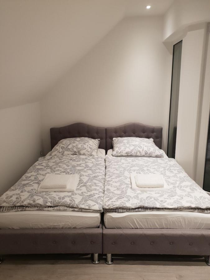 Ferienwohnung Mit Jacuzzi Naehe Flughafen Koeln Bonn Troisdorf Exteriör bild