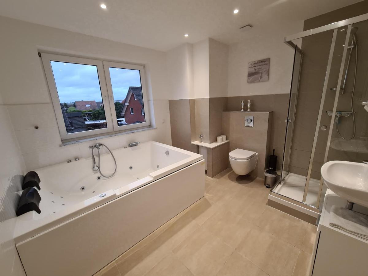 Ferienwohnung Mit Jacuzzi Naehe Flughafen Koeln Bonn Troisdorf Exteriör bild